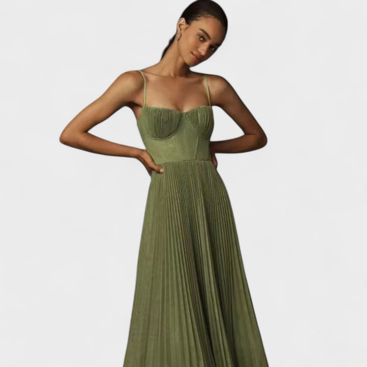 Éva - A ruha eleganciával