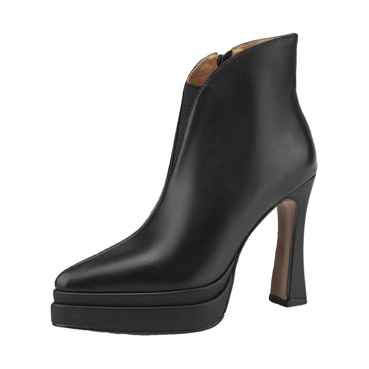 Renáta - Retro stílusú csizma modern csavarral